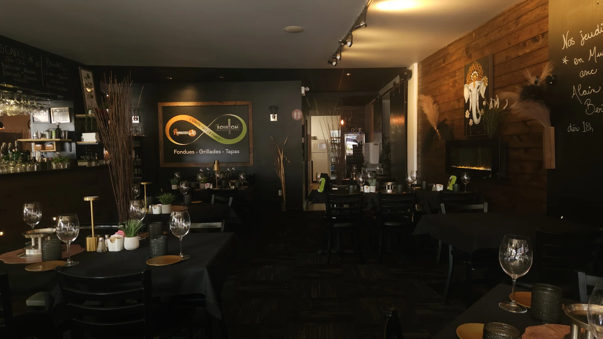 Vue intérieure du restaurant LeBouillon16